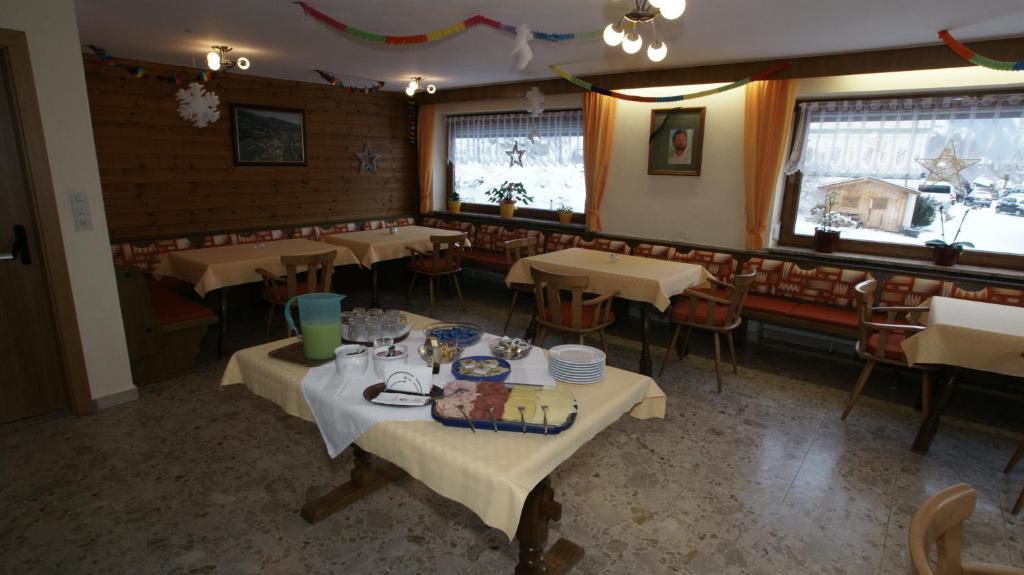 Garni Nill Schwendau